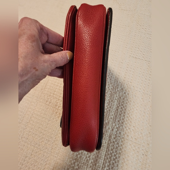 Louis Vuitton Empriente Pochette Metis Red Embossed Leather Crossbody Bag - Picture 4 of 16